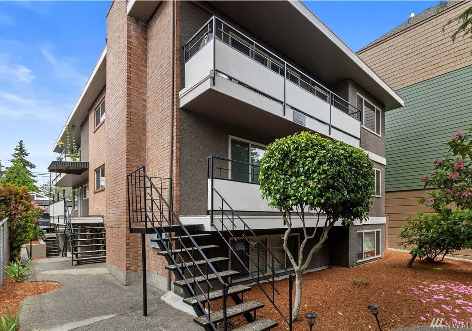 4127 California Ave SW — Photo 3