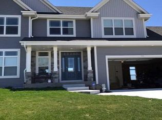 1310 Prairie Creek Blvd, Oconomowoc, WI 53066