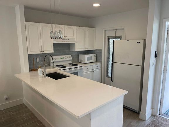 2nd image of 440 SE 2nd Ave #1