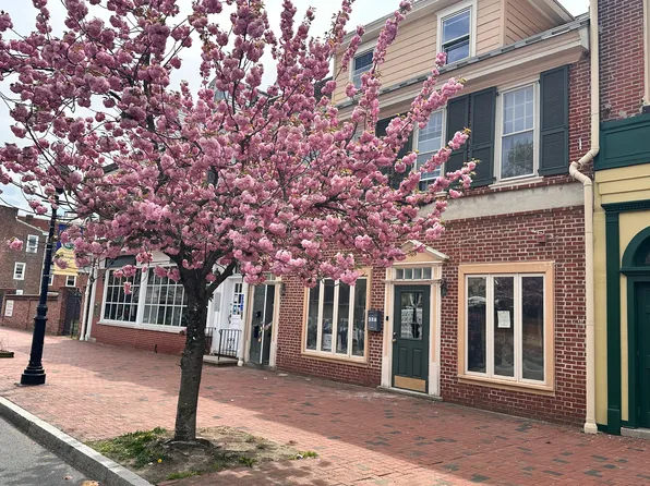 328 High St #2A, Burlington, NJ 08016