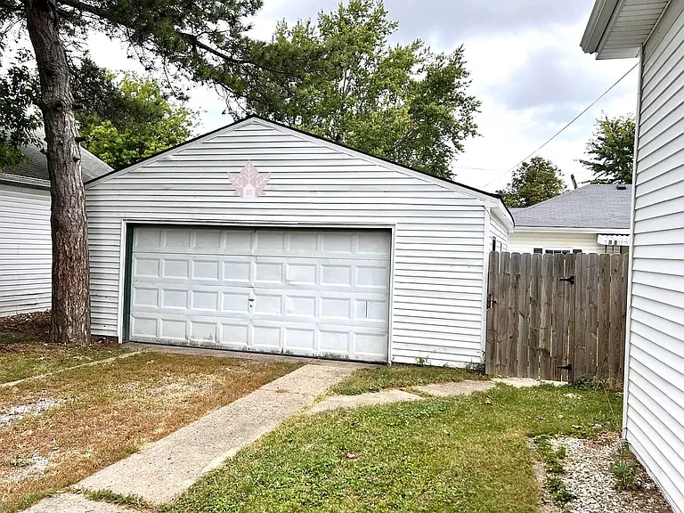 413 E South D St — Photo 13