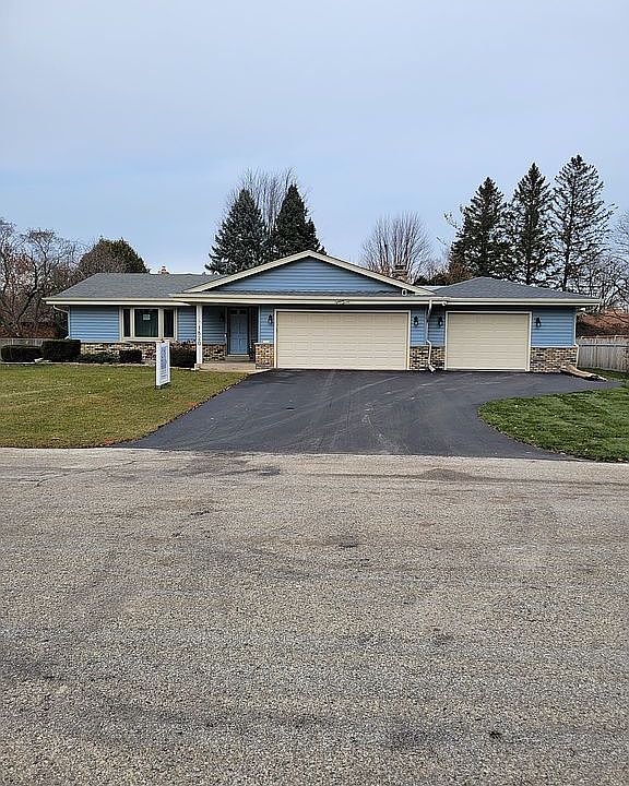 1st image of 1820 W Wayside Dr