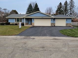 1820 W Wayside Dr, Glendale, WI 53209