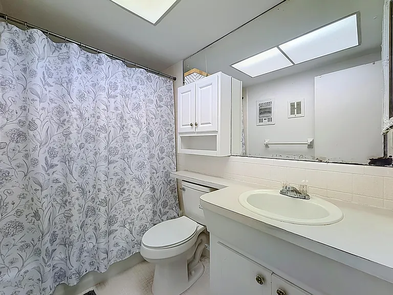2121 NE 68th St #109 — Photo 34