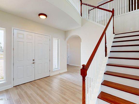 3rd image of 192 COURTNEY CHASE Drive