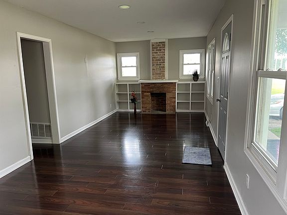 4th image of 128 S Cedar Ave