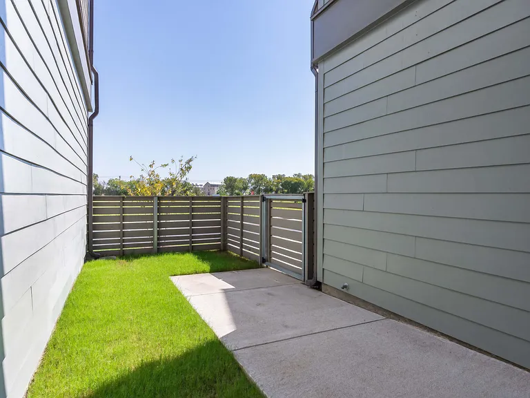 S Brook Dr — Photo 3