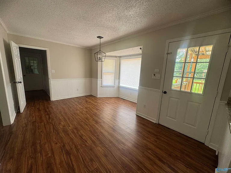 915 Highland Dr — Photo 9