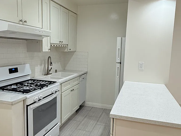 Mediterranean Apartments — Photo 18