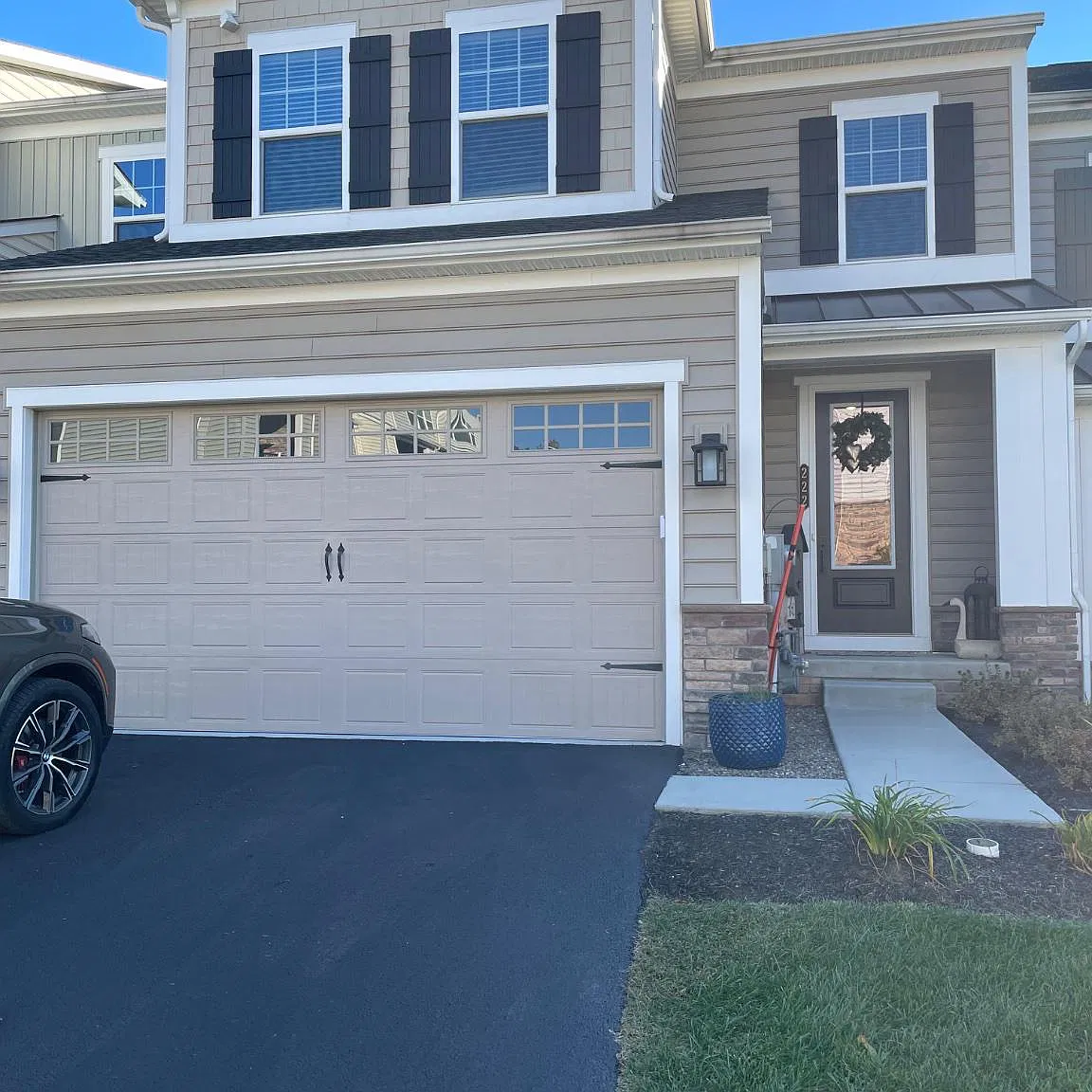 4 bed, 3.5 bath, 4300 sqft, $5,300 — Photo 1
