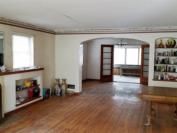 2nd image of 529 E Dubail Ave
