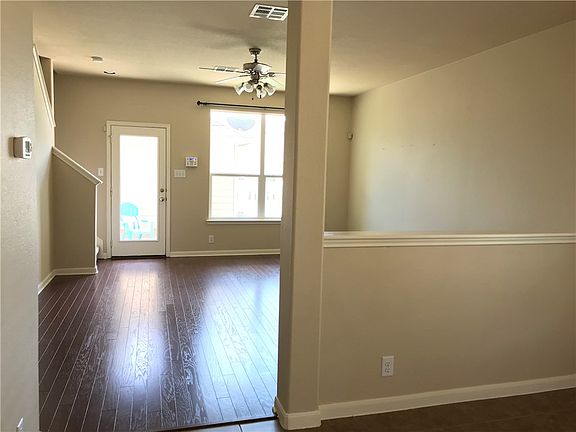 2nd image of 912 Alamo Plaza Dr