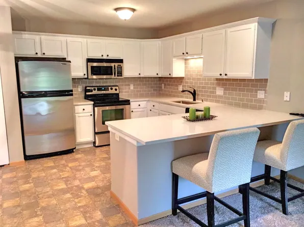 4221-8 Taylor Hbr E, Mount Pleasant, WI 53403