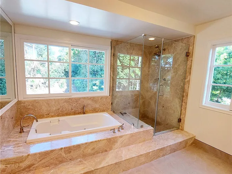 16545 Park Lane Cir — Photo 25
