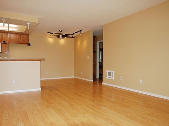 2nd image of 432 Edgehill Ln Unit 126