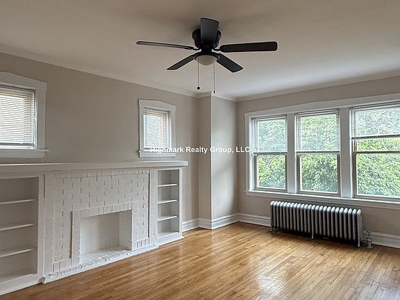 4th image of 2956 W Belle Plaine Ave #3C