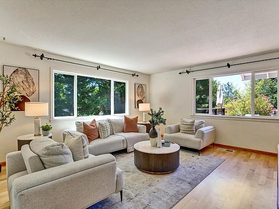 3rd image of 23056 Evergreen Ln