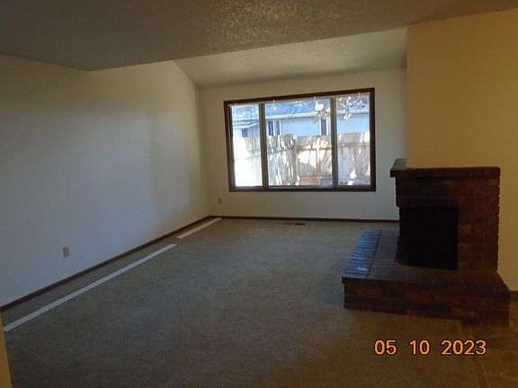 3rd image of 1076 46th Pl SE