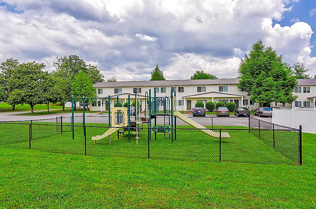 Taylor Way Apartments — Photo 4