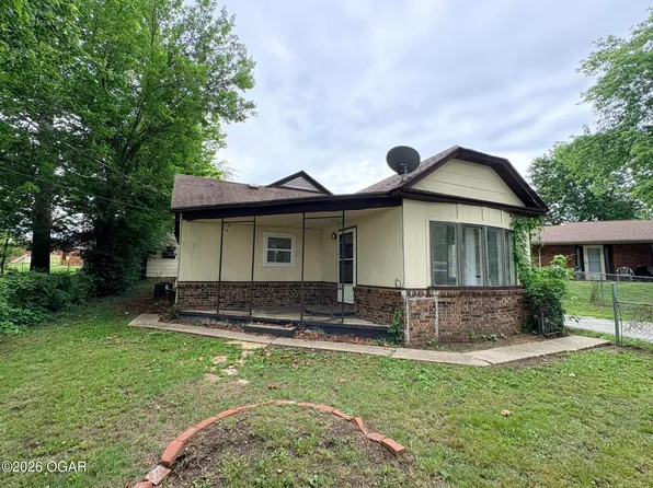 2706 E 4th St, Joplin, MO 64801