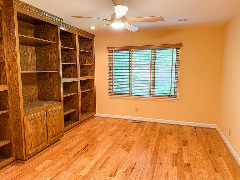 106 Montrose Dr — Photo 14