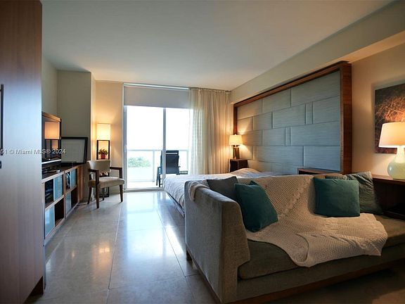 3rd image of 50 Biscayne Blvd APT 811