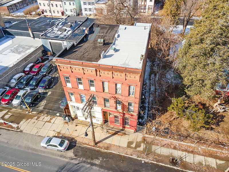 3rd image of 475 S Pearl Street
