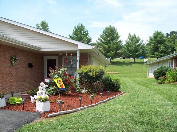 2nd image of 810 Cobblestone Pl #0