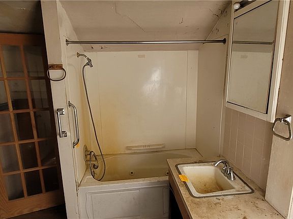 15th image of 1240 Maple Ave
