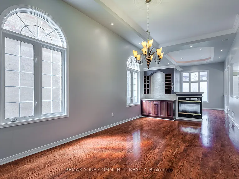 222 Kayla Cres #UPPER — Photo 3