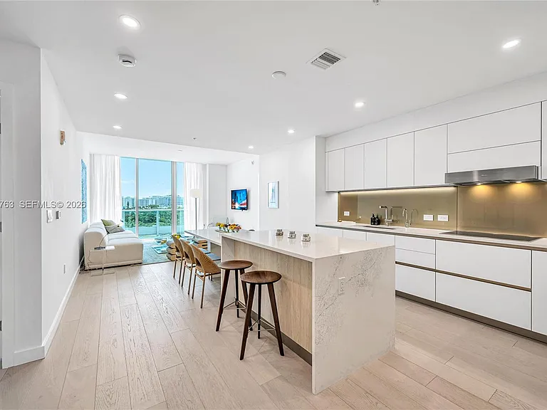 9201 E Bay Harbor Dr #Penthouse 809 — Photo 9