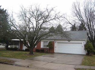 704 N 13th St, Clinton, IA 52732