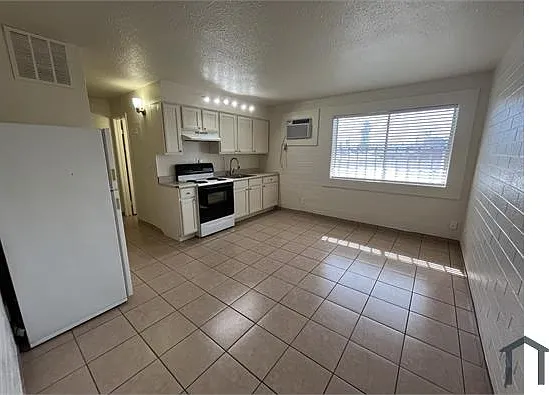901 E Pierce St #5 — Photo 1