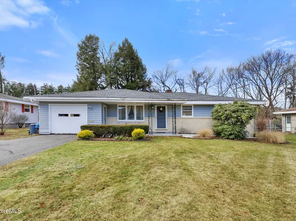 83 Elaine Dr, Pittsfield, MA 01201