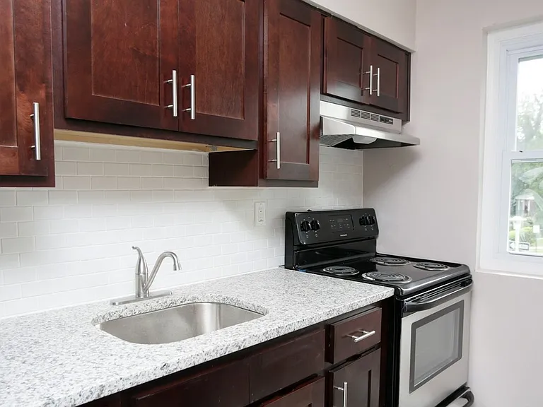 Wildwood Gardens Apartments — Photo 11