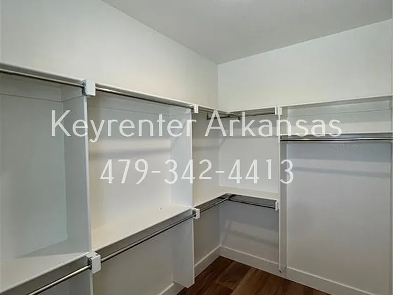 SW Livingston Sq Duplex — Photo 10