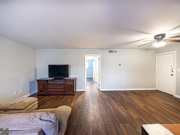 5th image of 1111 Clairemont Ave APT J2