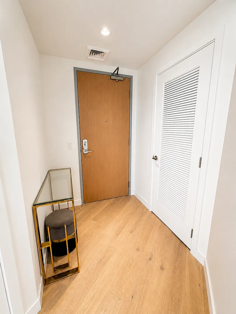 1Bd/1Ba Seattle Condo — Photo 2