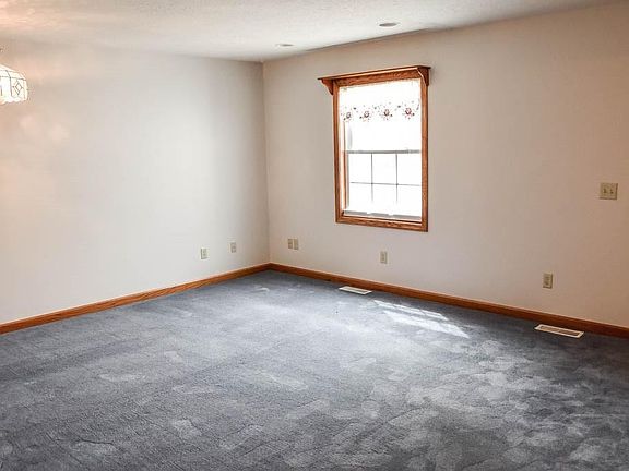 3rd image of 727 Orchard Ave NE