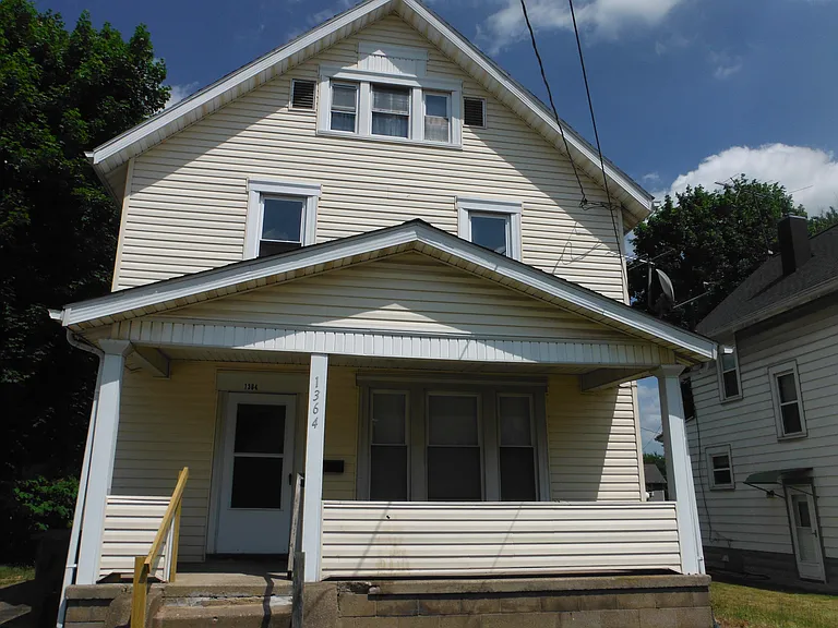 1364 Stark Ave SW — Photo 1