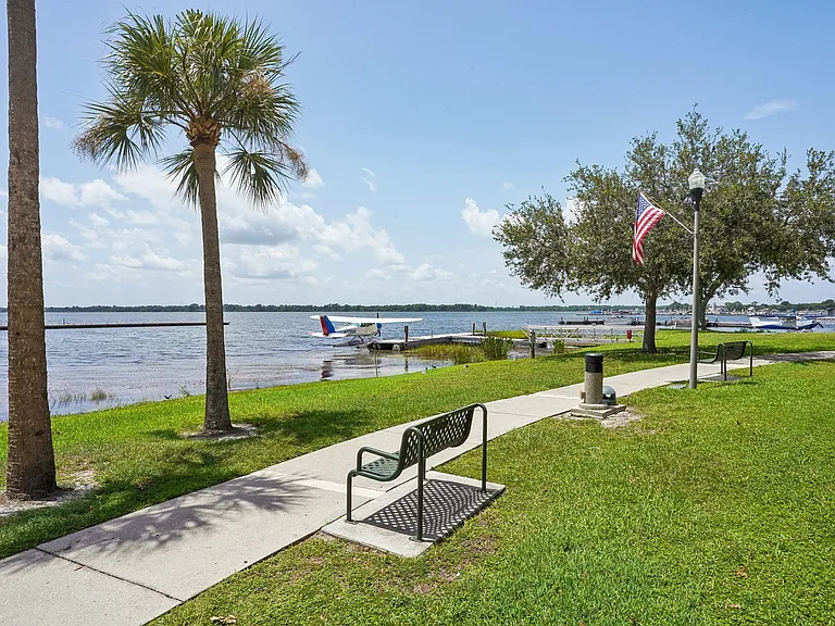 Lake Tavares Apartments — Photo 57