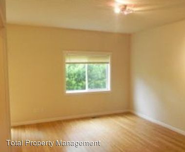3rd image of 562 SE Neptune Ave
