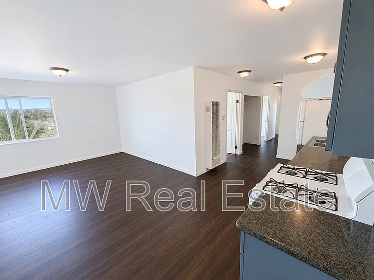 238 E Vernon Ave #304 — Photo 2
