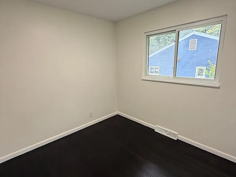 2376 Westwood Dr — Photo 11