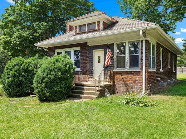409 W Burton Ave, Eureka, IL 61530