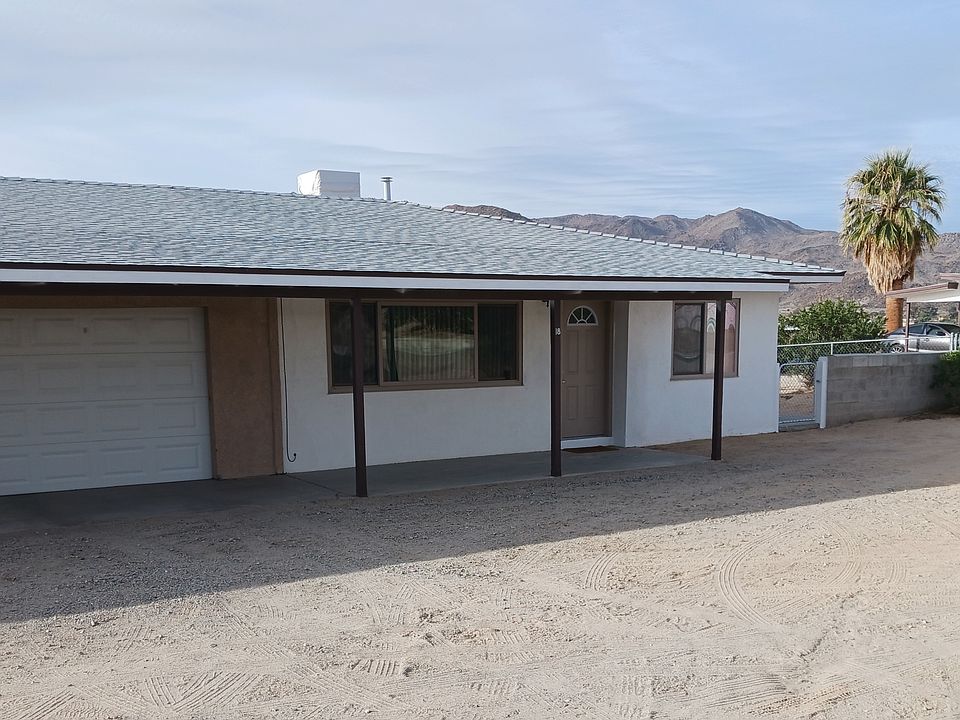 FRONT OF APARTMENT WITH GARAGE