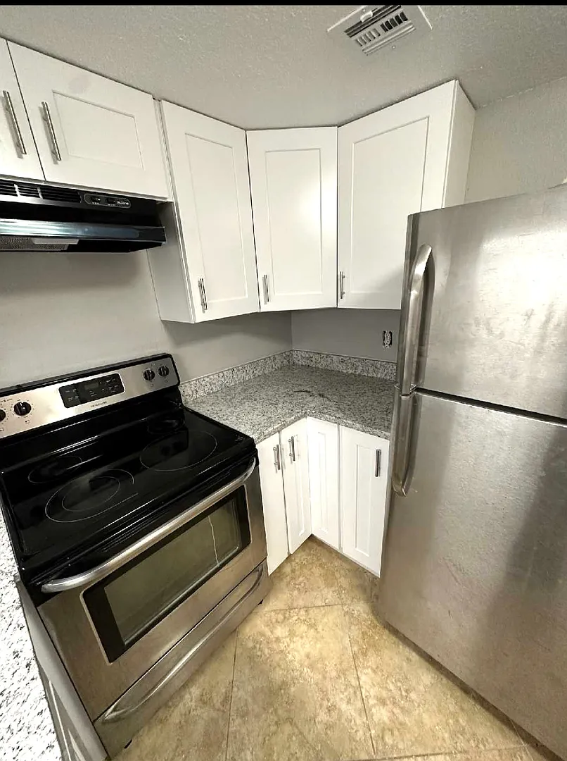 Cozy Upgraded 1bedroom Condo — Photo 2