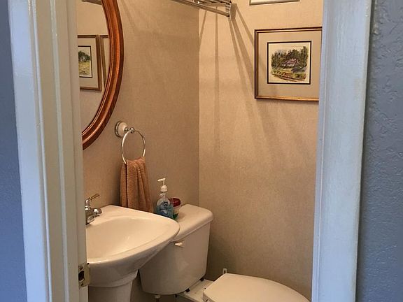 1/2 bathroom