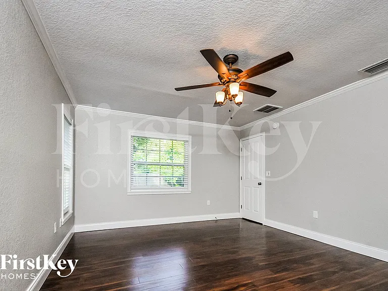 4635 Dillwyn Dr — Photo 10