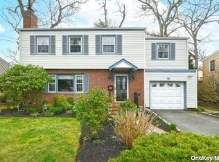 10 Woodland Ter, Merrick, NY 11566